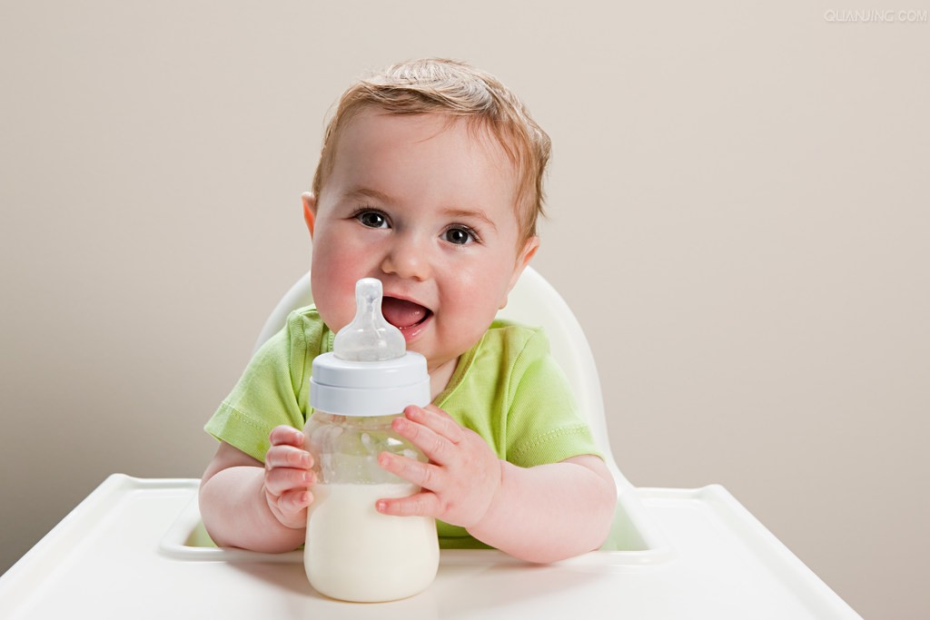 宝宝为什么会吐奶？婴儿吐奶的原因有哪些