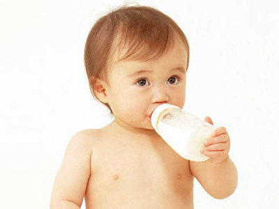 如何给宝宝换奶粉品牌？换奶粉需要注意什么