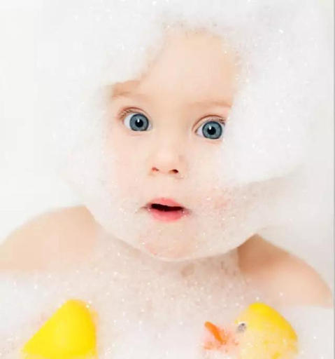 这样洗澡可以刺激宝宝大脑发育 提高宝宝智商哦