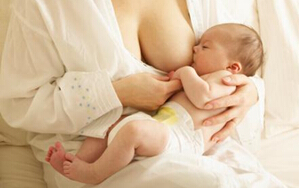 妈妈患流感能不能给宝宝喂奶？